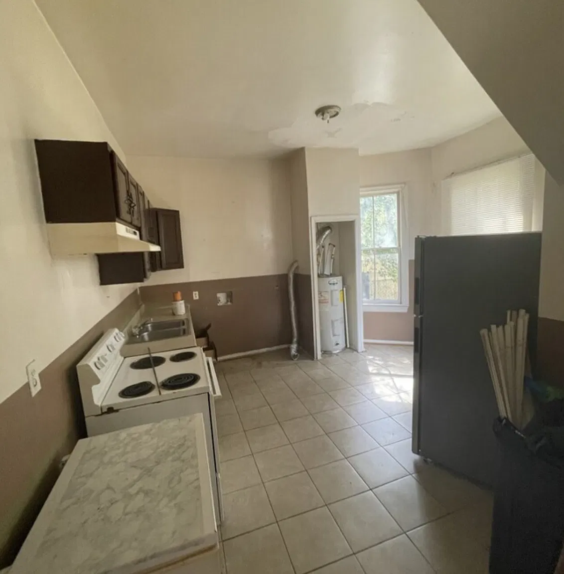 1055 Ann St — Photo 3