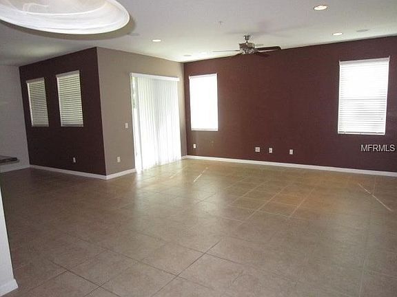 3rd image of 321 White Dogwood Ln