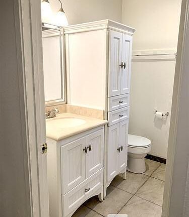 4th image of 963 Thomas Ave #2