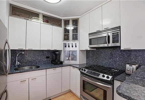 4th image of 301 E 87th St APT 18E