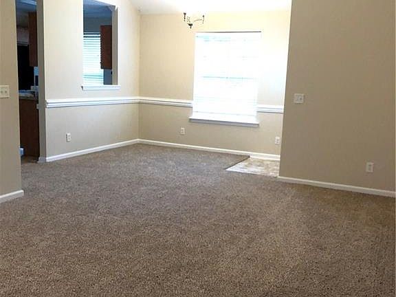 4th image of 385 Abbey Dr