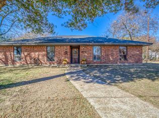 200 W Crump St, Saint Jo, TX 76265