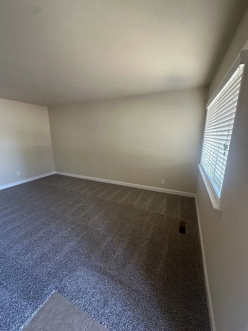 Spacious Cambrian 3 bed 2 bath home available now — Photo 3