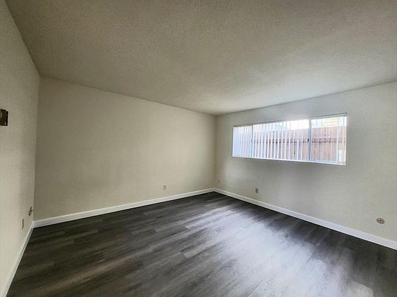 5th image of 3070 Landis St APT 2