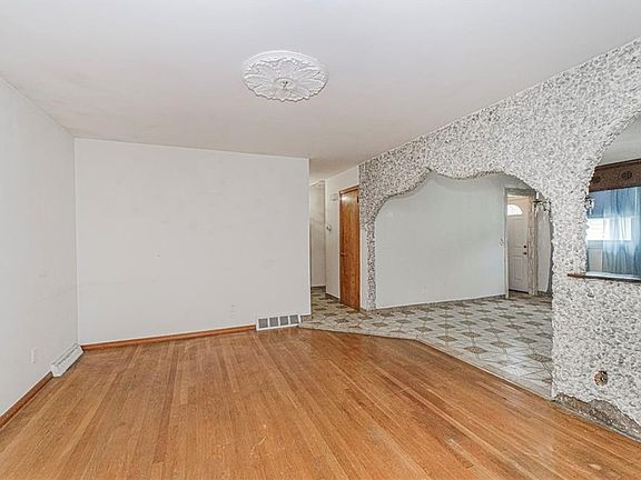 5th image of 274 Evergreen Ave