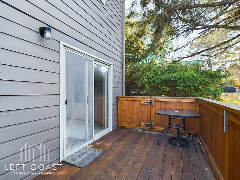 890 SW 7th St — Photo 54