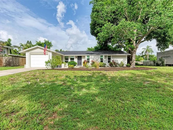 2136 Clematis Pl, Sarasota, FL 34239