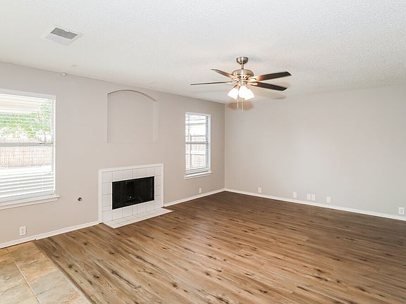 4th image of 1105 Greenbend Dr