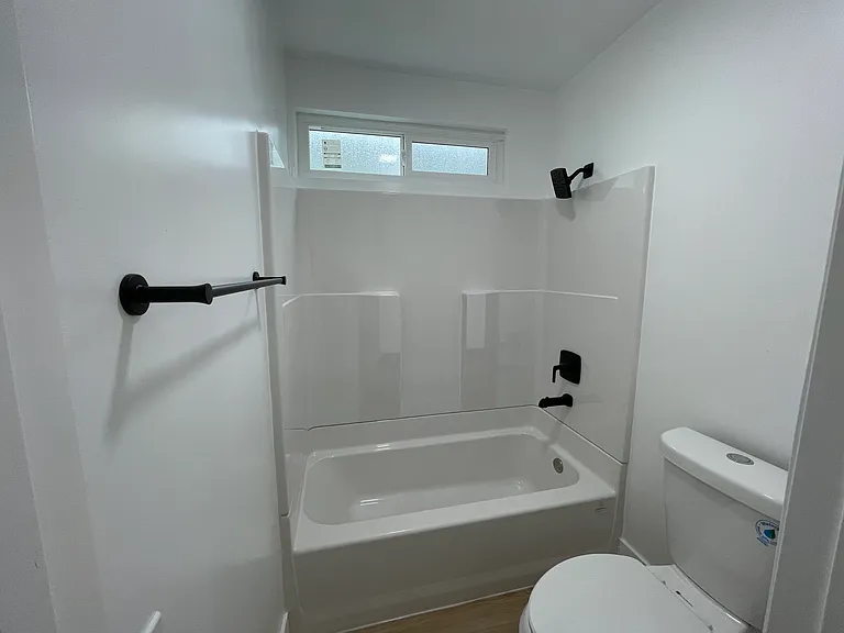 1221 E Beechwood St #1B — Photo 9