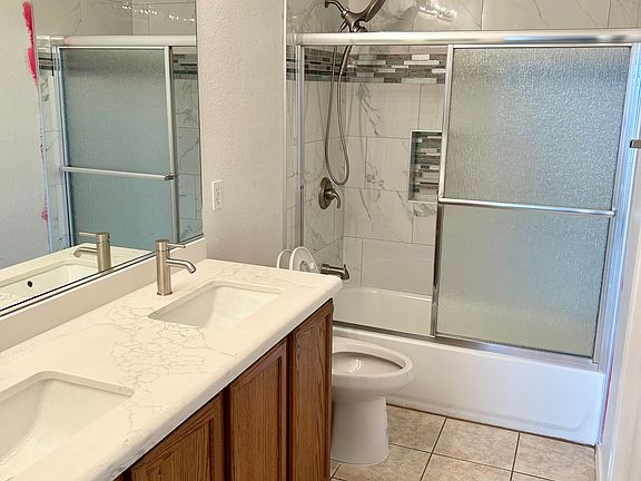 2nd floor bathroom new remodeled