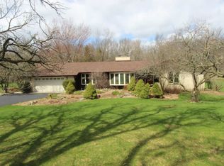 310 N Shannon Dr, Woodstock, IL 60098