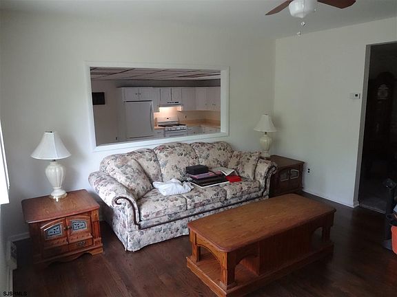 5th image of 300 Dennis Dr