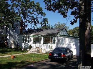 175 25th St, Copiague, NY 11726