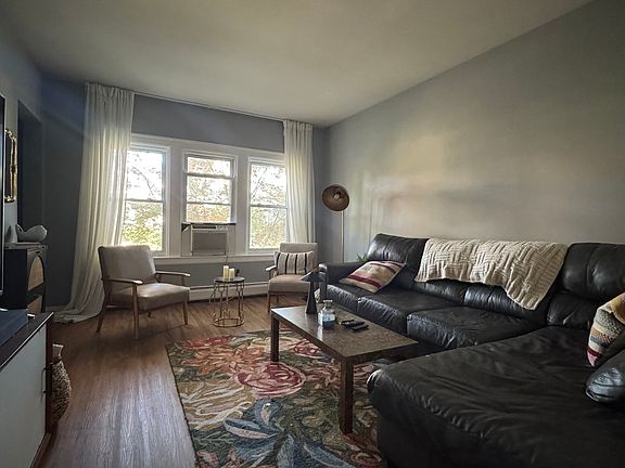 5th image of 3813 W Eddy St Unit 1