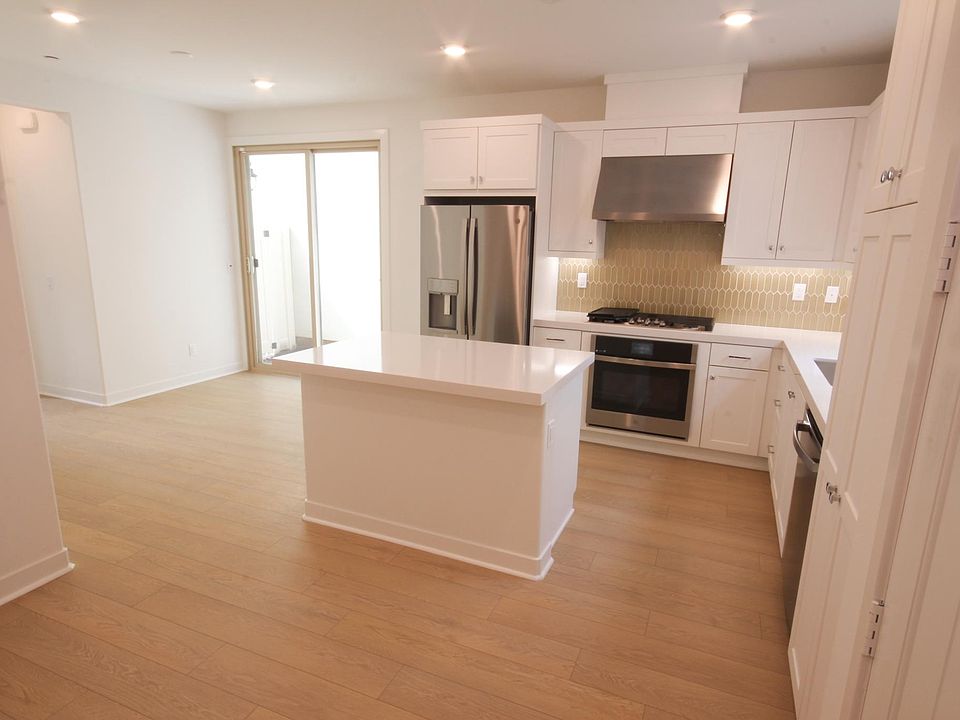 1st image of 513 Embrook Way