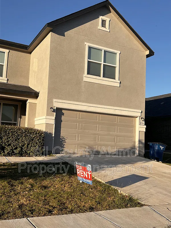 3 bed, 2.5 bath, 2100 sqft, $2,095 — Photo 3