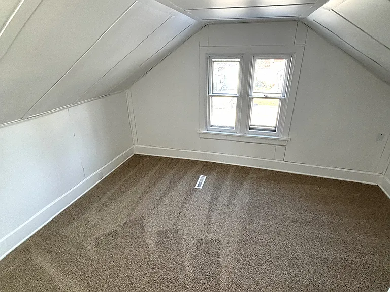 121 E Melvin Ave — Photo 11