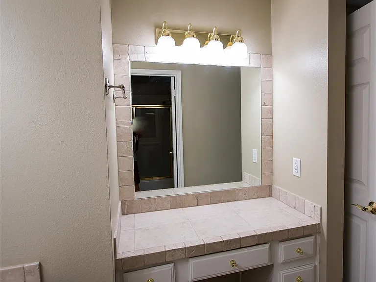 202 Lakeview Ter #H — Photo 18