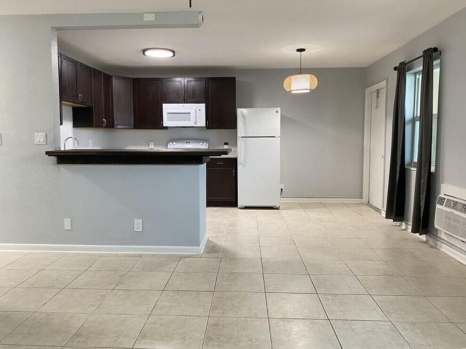 1st image of 810 Lake Shore Dr APT 17