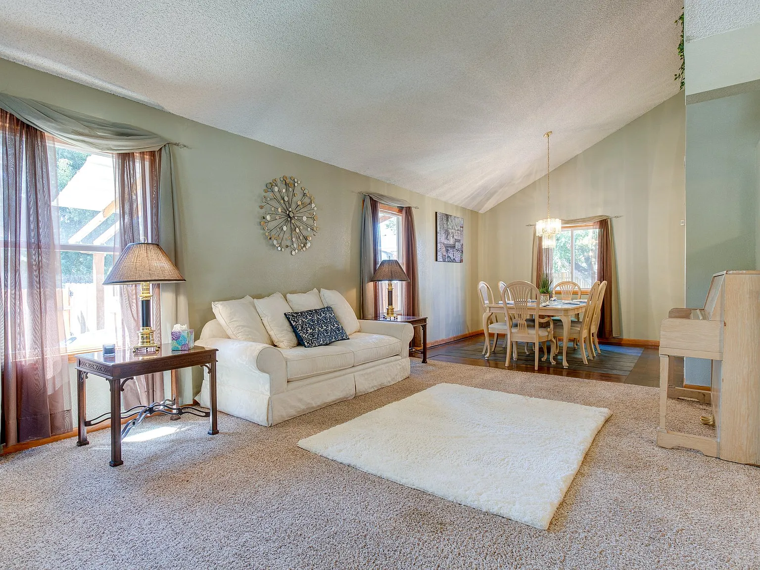 6 bed, 3.5 bath, 3580 sqft, $3,800 — Photo 4