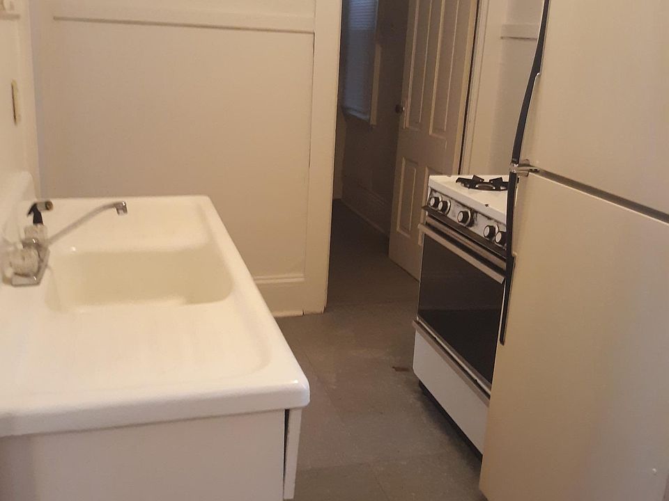 1st image of 418 W 8th St #6