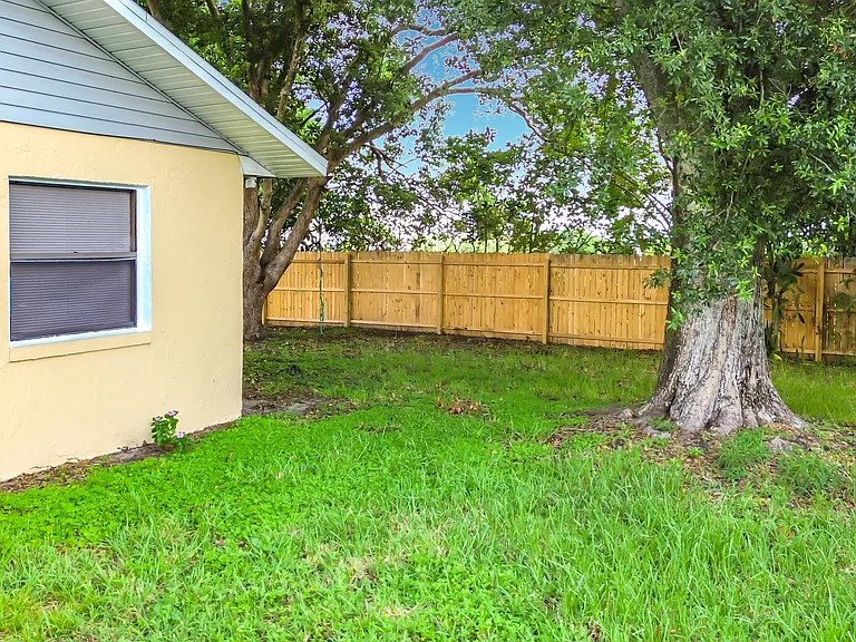 2108 Jonathan Ln — Photo 34