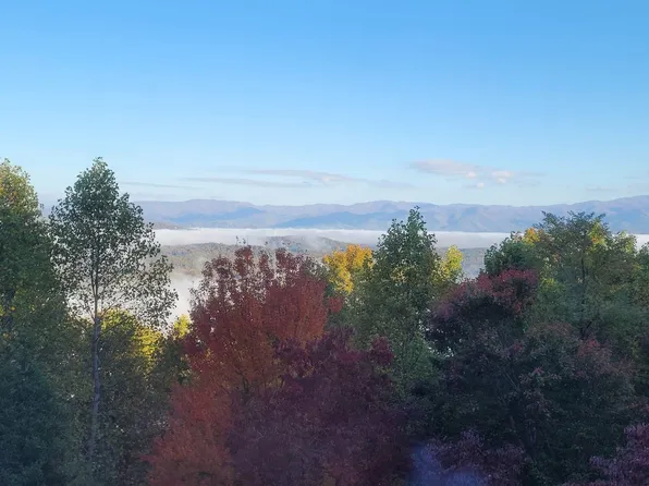 880 Locust Trl, Hiawassee, GA 30546