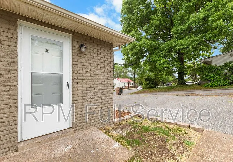 895 W Sharpe Ave #A — Photo 23