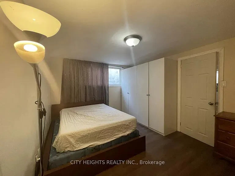 176 Fennell Ave E — Photo 13