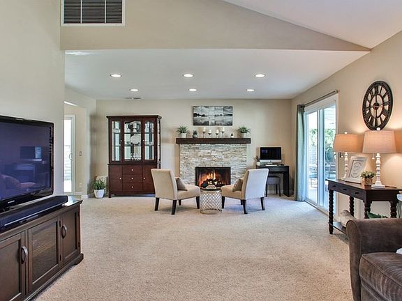 4th image of 1160 Lois Cir