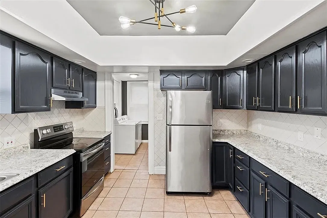 2 bed, $1,800 — Photo 1