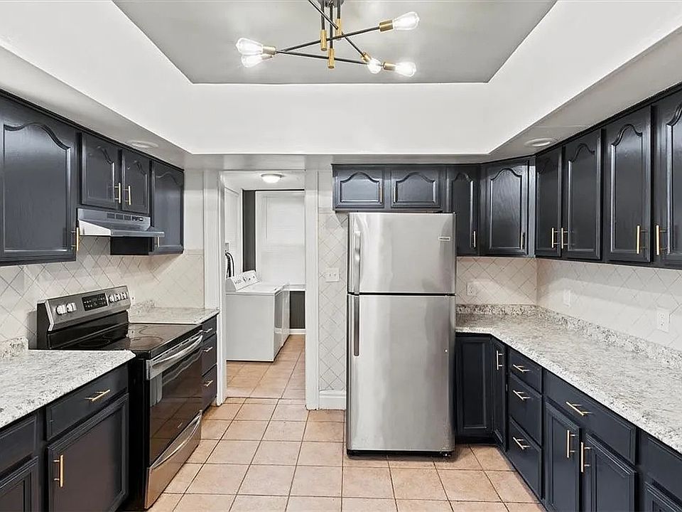 1st image of 165 Thurston Rd APT 1