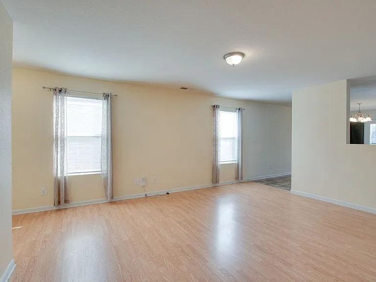 198 Cloverbrook Dr — Photo 3