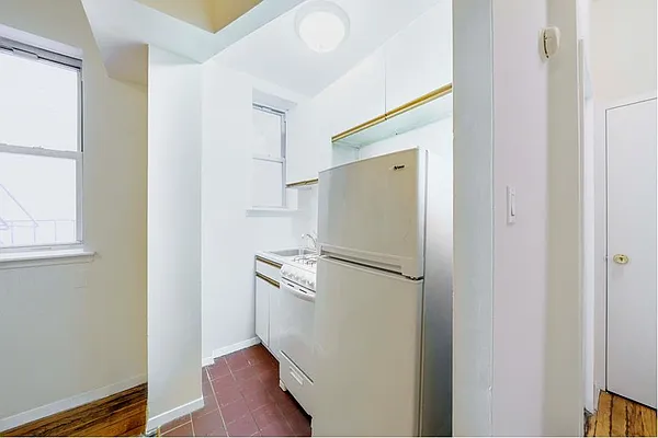 Rented by Douglas Elliman | media 8