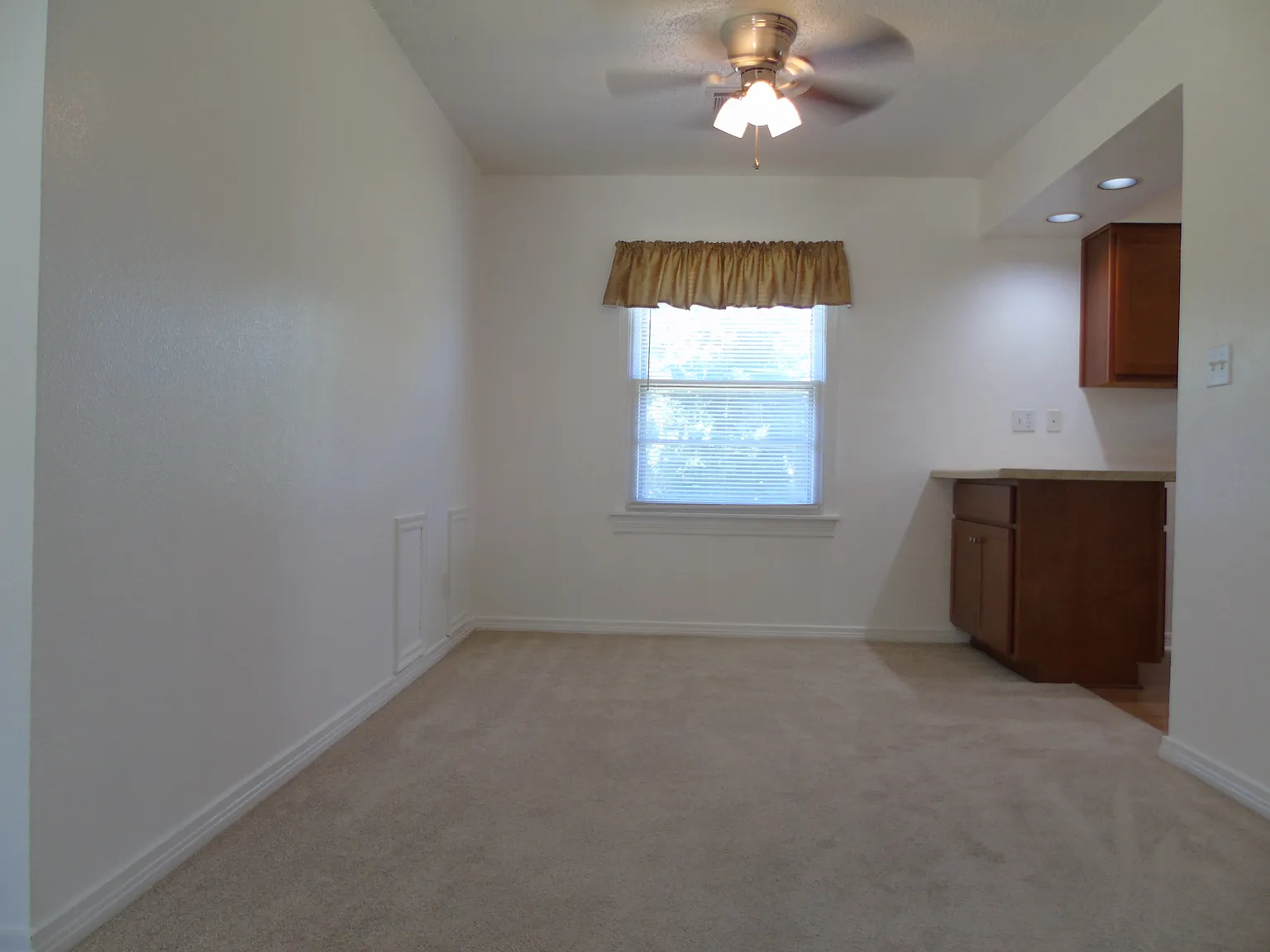 2 bed, 868 sqft, $1,000 — Photo 3
