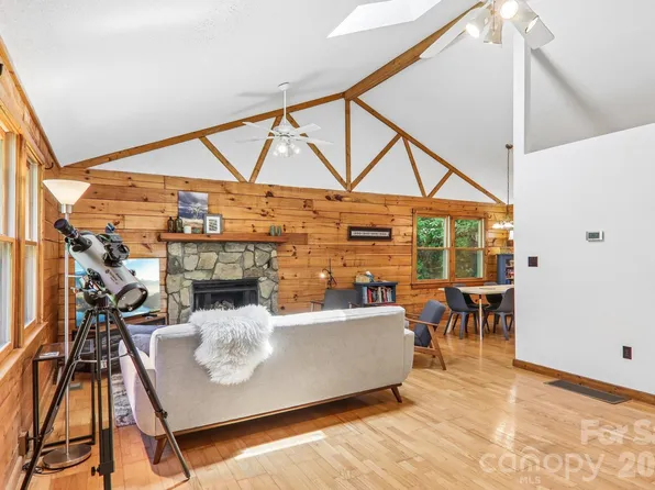152 Trails End Ln, Maggie Valley, NC 28751