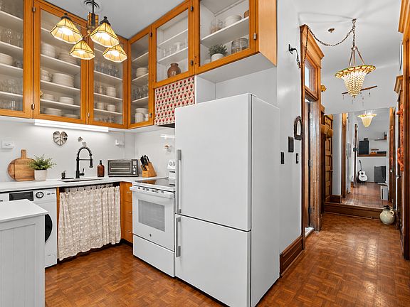 5th image of 2800 N Pine Grove Ave #8CD