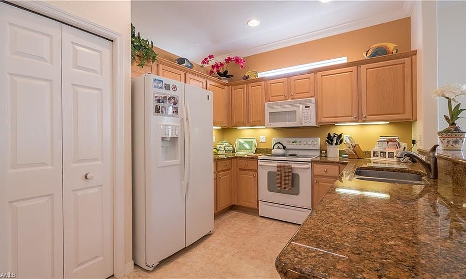 1st image of 8045 Woodridge Pointe Dr
