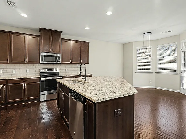 5873 Keystone Ln — Photo 10
