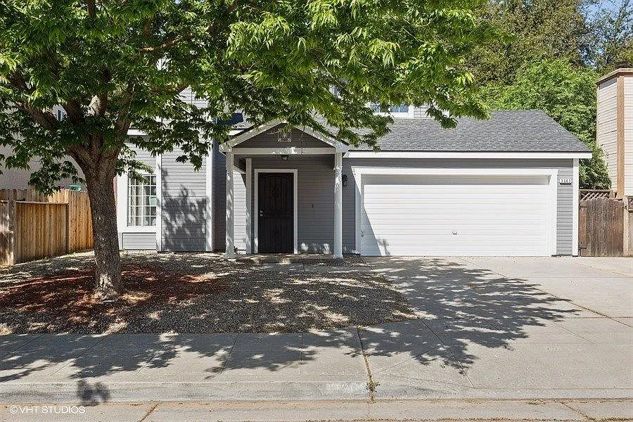 3363 N Dewey Ave photo 1