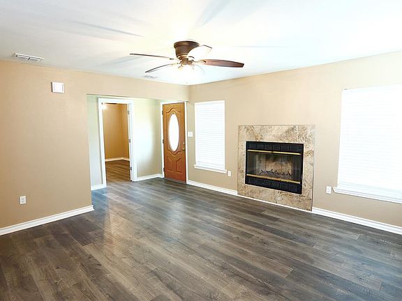 3rd image of 104 W Linda Dr