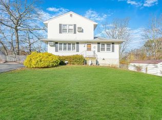 47 Dawn Rd, Rocky Point, NY 11778