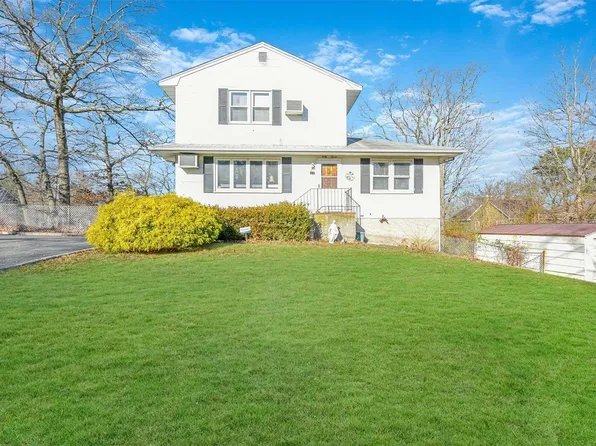 47 Dawn Road, Rocky Point, NY 11778