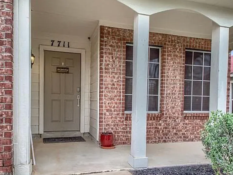 7711 Parkwood Way — Photo 3