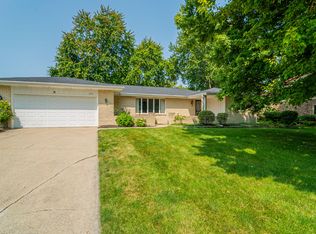 655 Saratoga St, Crown Point, IN 46307