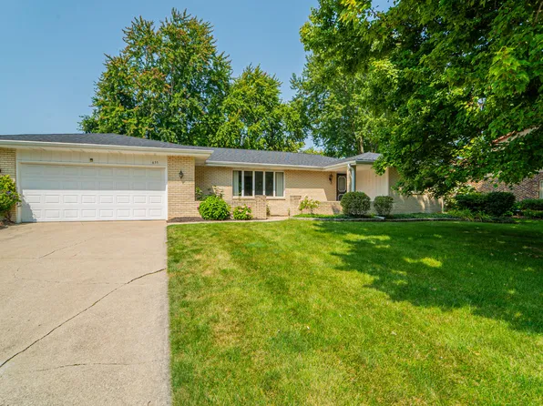 655 Saratoga St, Crown Point, IN 46307