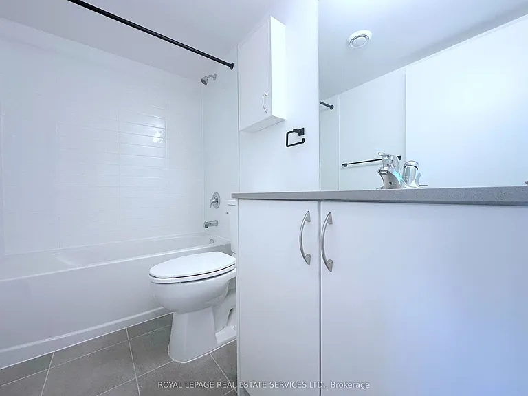 25 Kitney Dr #423 — Photo 8
