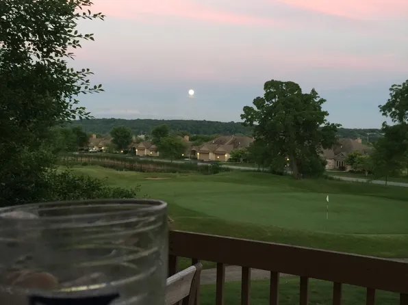 1049 Terrace Ct, Lake Geneva, WI 53147