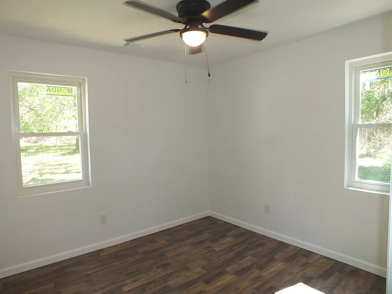 1256 Kings Hwy — Photo 12