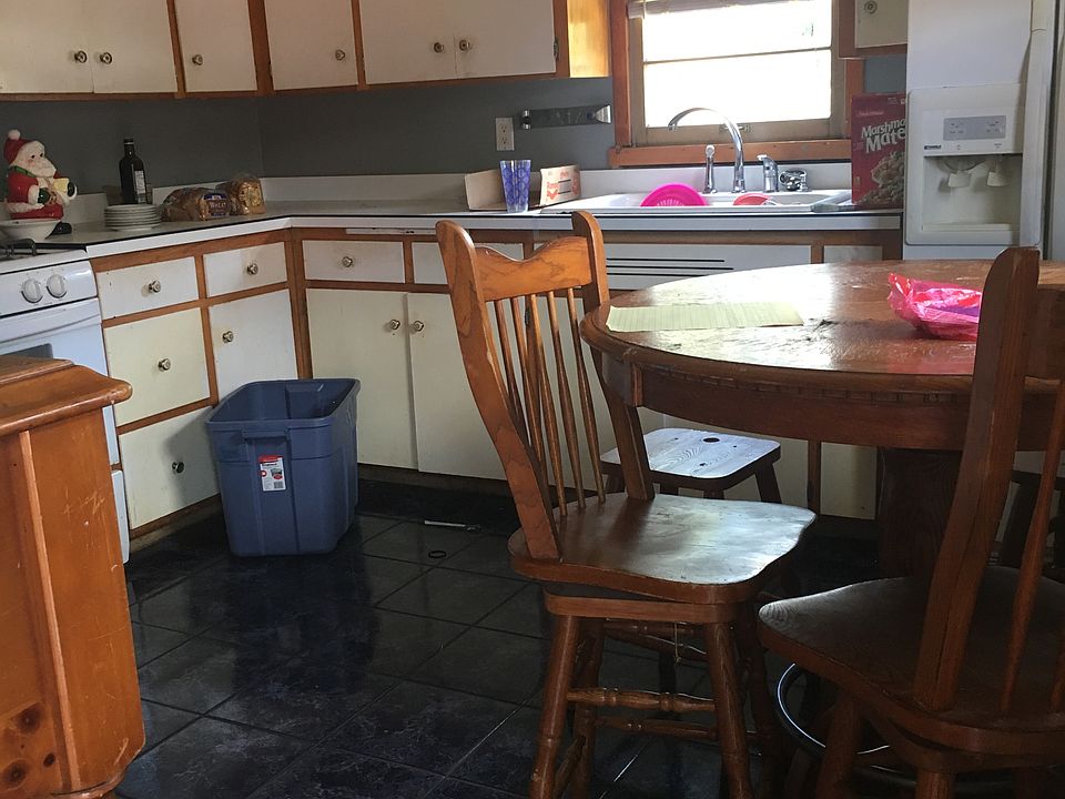 2nd image of 4721 5th St NE
